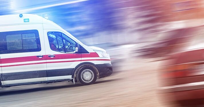 4 aylık bebek, çocuk arabasıyla merdivenlerden düştü!