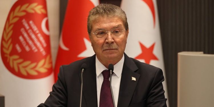 Başbakan Üstel: Fedakarlık gerekiyorsa ilk imzayı ben atıyorum