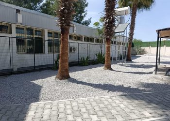 Merit, hastane iç bahçesinin çevre düzenini yaptı