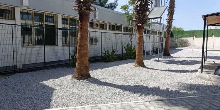 Merit, hastane iç bahçesinin çevre düzenini yaptı