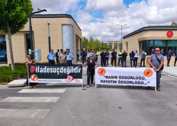 Basın Örgütleri Meclis önünde eylemde