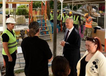 Hasipoğlu, tadilatı devam eden Otizm Merkezi’nde incelemelerde bulundu