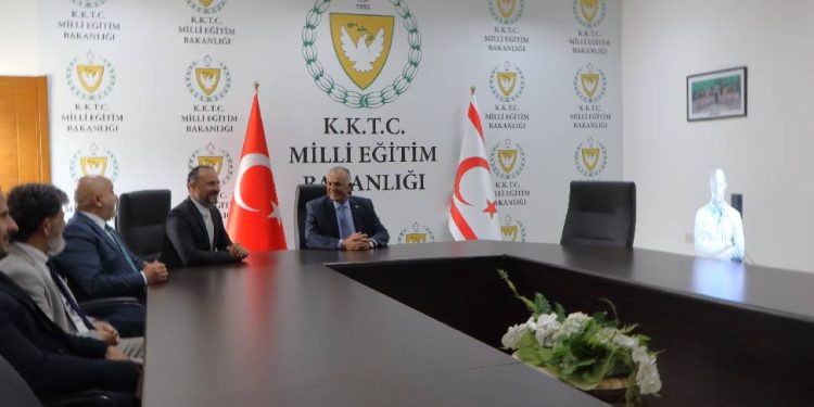 Yapay zeka tabanlı akademisyenden Bakan Çavuşoğlu’na ziyaret