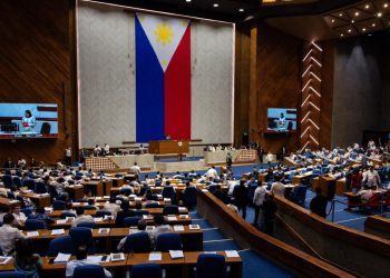 Filipinler Senatosu’nda silah sesleri