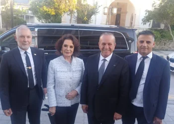 Ataoğlu, sinema sanatçısı Hülya Koçyiğit ile bir araya geldi