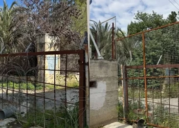 BM girişimi sonrası Lefkoşa’daki ayrımcı tabelalar ve jiletli teller kaldırıldı