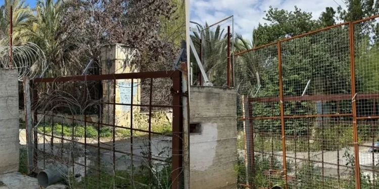 BM girişimi sonrası Lefkoşa’daki ayrımcı tabelalar ve jiletli teller kaldırıldı