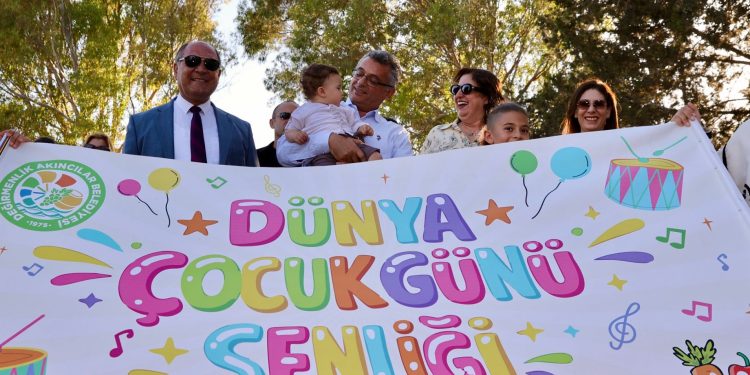 Erhürman, Cihangir’deki çocuk şenliğine katıldı
