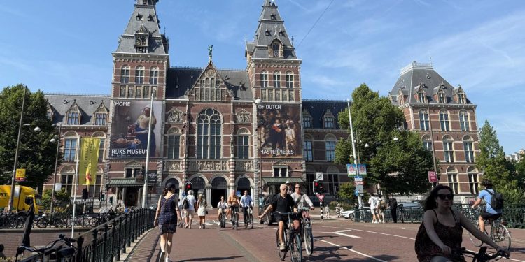 Hollanda’da sıcak hava dalgası sebebiyle 8 bölgede “kırmızı kod” uyarısı verildi