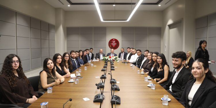 Öztürkler: Gençlerin mesajı net; bizi sadece dinlemeyin, sorunlarımızı çözün
