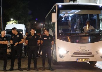 Seferihisar Belediyesine rüşvet soruşturmasında 19 şüpheli adliyede