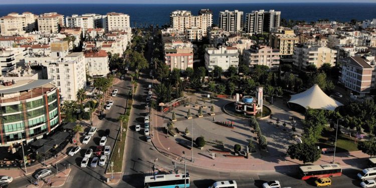 Antalya’da lüks sitedeki aidat krizi yargıya taşındı
