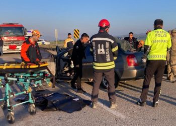 Erzurum’da otomobil kamyonete çarptı: 3 ölü, 3 yaralı