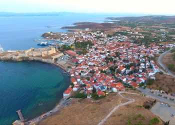 Bozcaada’ya 19-32 kişilik araçların geçişi yasaklandı