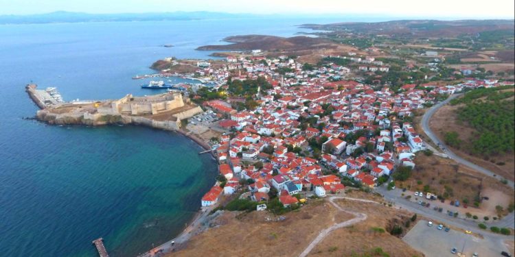 Bozcaada’ya 19-32 kişilik araçların geçişi yasaklandı