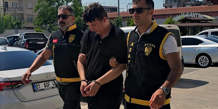 Sahte kimlik gösterdi, koluna yazdırdığı adı kendini ele verdi