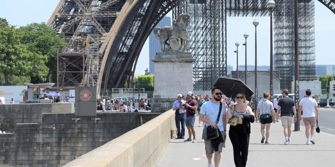 Aşırı sıcakların etkili olduğu Paris çevresinde hastanelerde “acil durum planı” devreye sokuldu