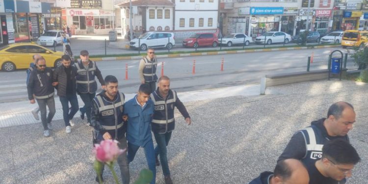 Ankara merkezli 8 ilde yasa dışı bahis ve kara para aklama operasyonu
