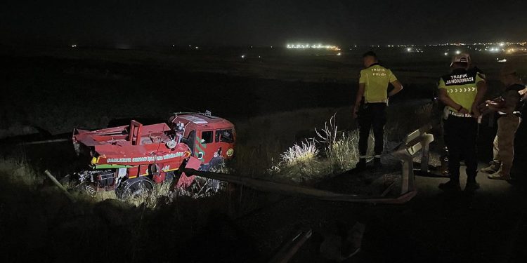 Şanlıurfa’da minibüs ile arazöz çarpıştı: 8 yaralı