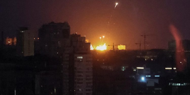 Rusya, Kiev’i vurdu: Siviller metro istasyonlarına sığındı