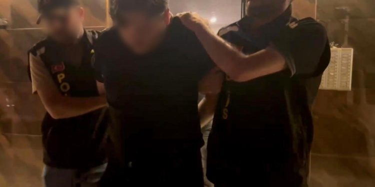 Kırmızı bültenle aranan uyuşturucu kaçakçısı Mersin’de yakalandı