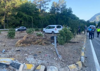 Muğla’da iki kamyonet çarpıştı: 1 ölü