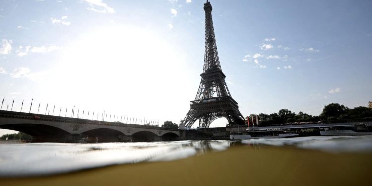 Paris’te aşırı sıcaklar nedeniyle son 24 saatte yaklaşık 3 bin kişi hastanelik oldu