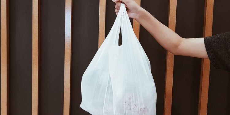 İran savaşı Japonya’da plastik poşet krizi başlattı