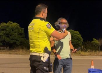 Burdur’da polise selam vermek için duran sürücü 3,28 promil alkollü çıktı