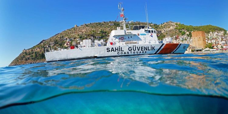 Sahil güvenlik gemi ve botları 24 limanda ziyarete açılıyor