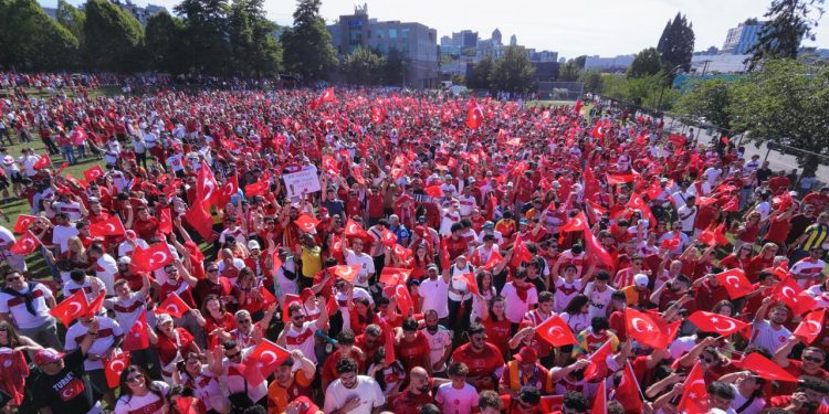 Türk taraftarlar, Jonathan Rogers Park’ta bir araya geldi