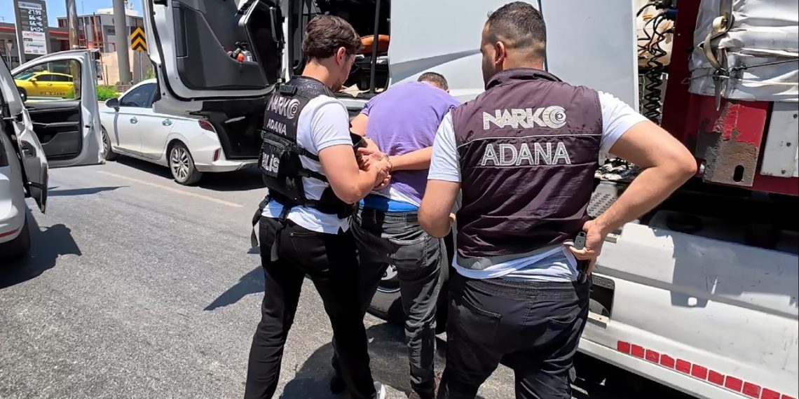 Adana’da durdurulan tırda 1,8 milyon uyuşturucu hap ele geçirildi
