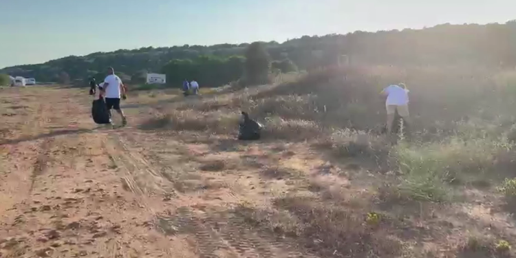 Çayırova Halk Plajı’nda temizlik etkinliği düzenlendi
