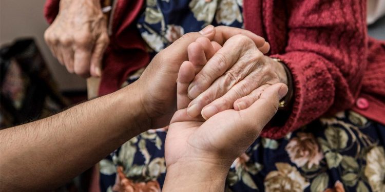 Dünyada nüfusun yaşlanmasıyla yaşlı istismarı mağdurlarının sayısı da hızla artıyor