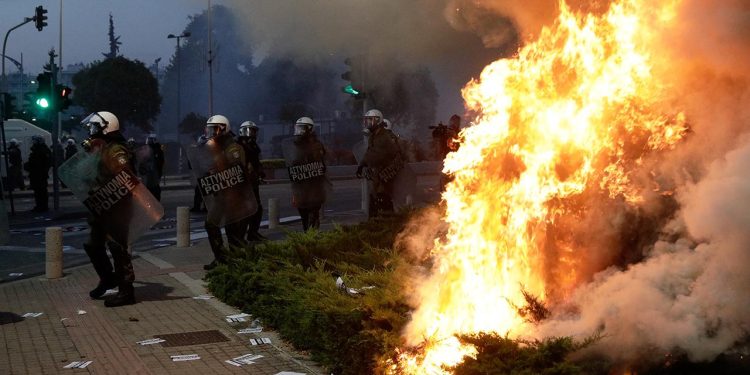 Uluslararası Af Örgütü: Yunanistan’da polis protestoculara karşı aşırı güç kullanıyor