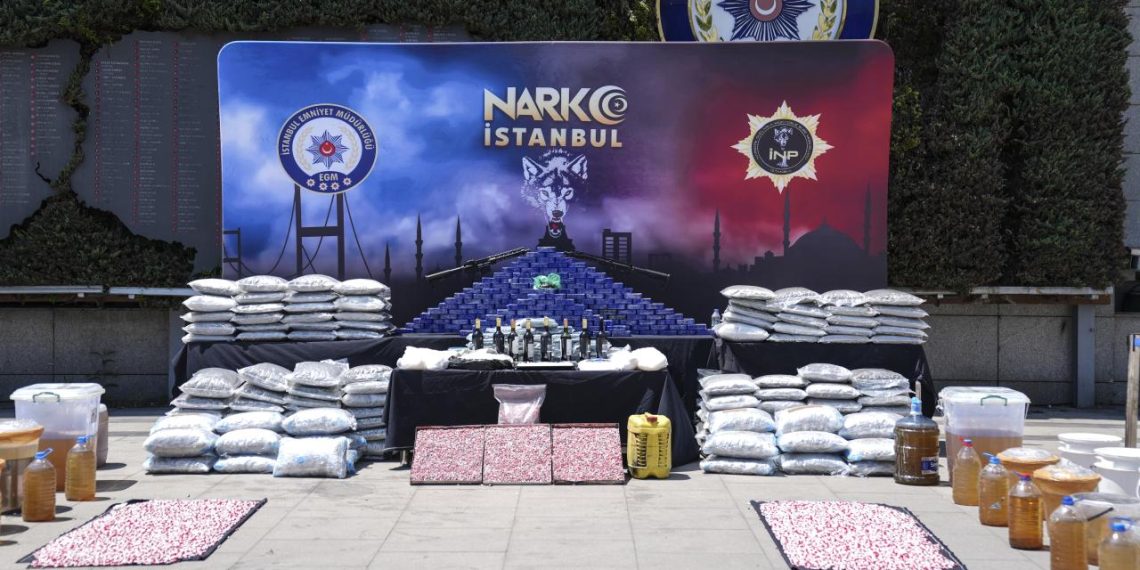 İstanbul merkezli operasyonlarda 1 ton 45 kilogram uyuşturucu ele geçirildi