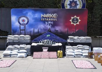 İstanbul merkezli operasyonlarda 1 ton 45 kilogram uyuşturucu ele geçirildi
