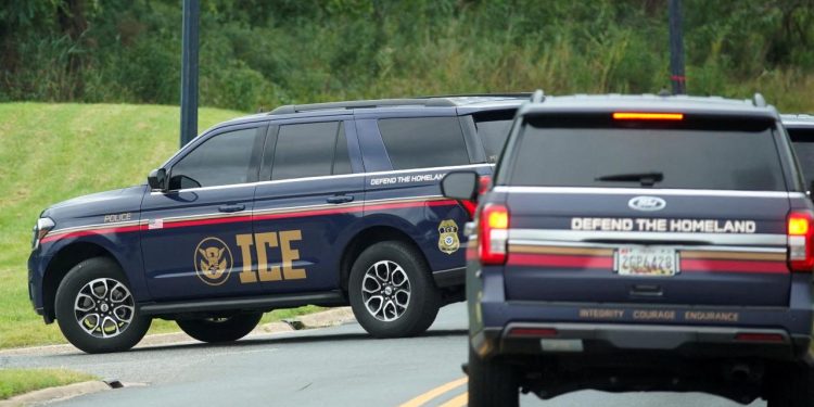 ABD’de bir haftada iki kişiyi öldüren ICE polisine trafik denetimi bırakma talimatı verildi