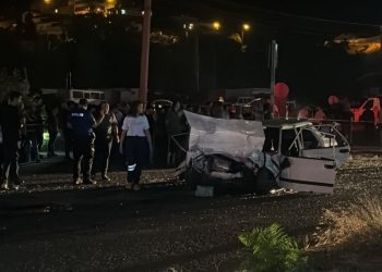 Adana’da trafik ışıklarında araca çarpan otomobilin sürücüsü öldü