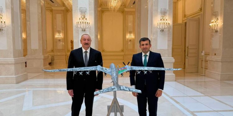 Aliyev, Baykar Yönetim Kurulu Başkanı Bayraktar’ı kabul etti