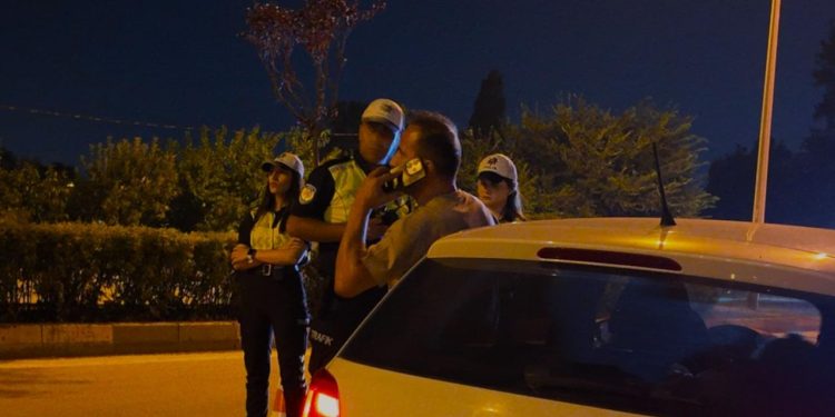 Üçüncü kez direksiyon başında alkollü yakalanan sürücünün ehliyetine el kondu