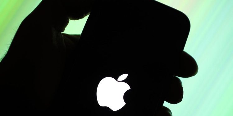 Apple Nvidia’yı geride bırakarak dünyanın en değerli şirketi unvanını geri aldı