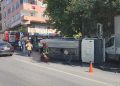 Bayrampaşa’da seyir halindeki su tankeri devrildi: O anlar kamerada