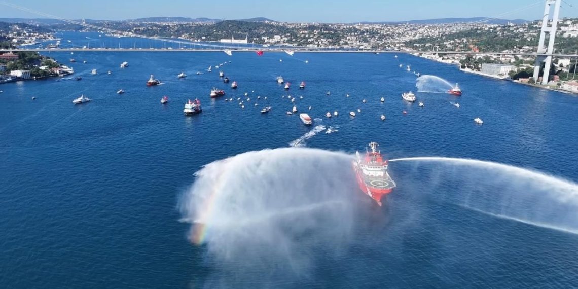 Boğaz’da 15 Temmuz şehitleri anısına 253 gemilik deniz korteji