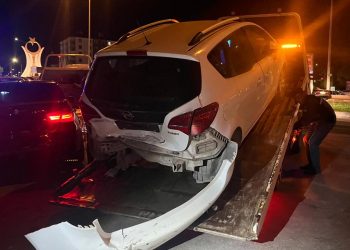 Çorum’da otomobil park halindeki araca çarptı: 2’si polis, 4 kişi yaralandı