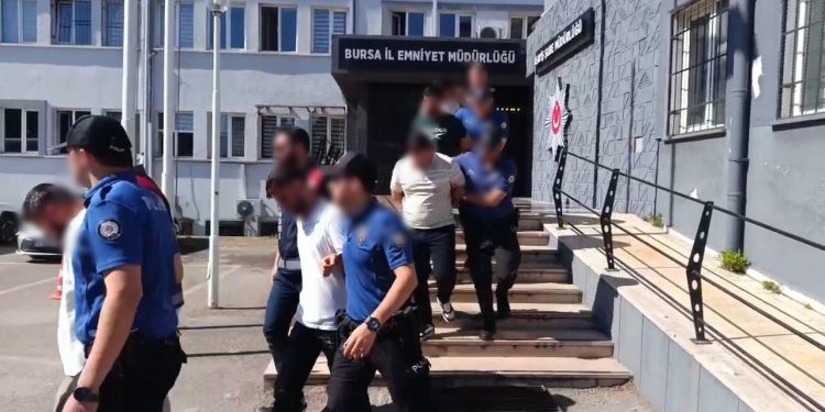 100 milyon lira dolandırdılar, ‘operasyon bitti’ deyip tatlı ikram ettiler