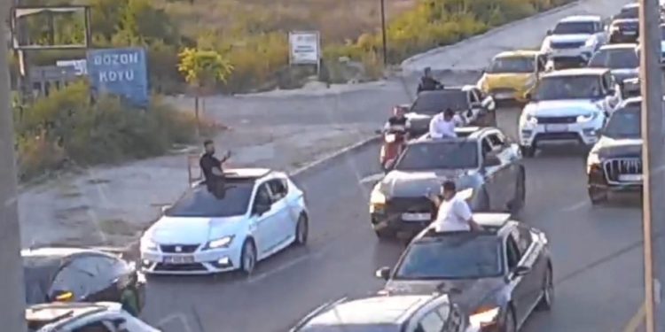 Düğün konvoyunda yol kapatmaya 695 bin lira ceza