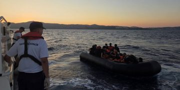 İzmir’de 80 düzensiz göçmen yakalandı