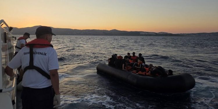 İzmir’de 80 düzensiz göçmen yakalandı