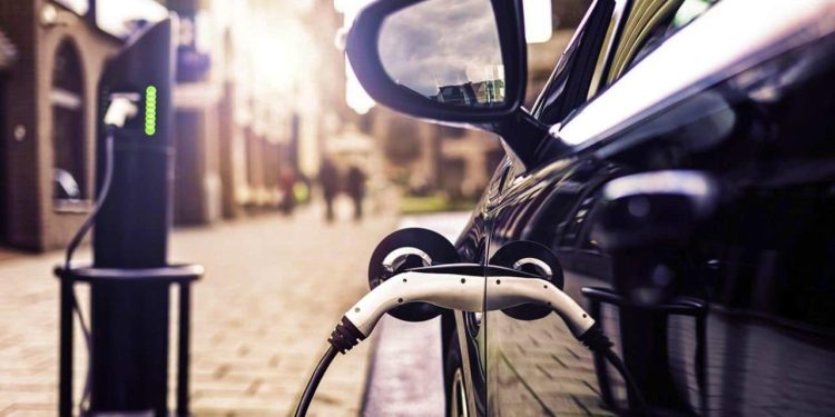 Türkiye’de sürücülerin otomobil tercihi hibrit ve elektrikliye dönüyor
